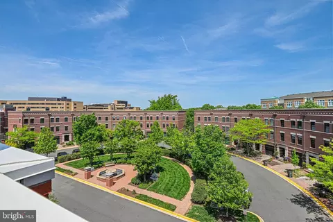 12127 Chancery Station Cir, Reston, VA 20190