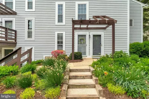 10006 Oakton Terrace Rd, Oakton, VA 22124