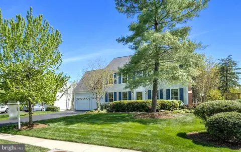 15427 Martins Hundred Dr, Centreville, VA 20120