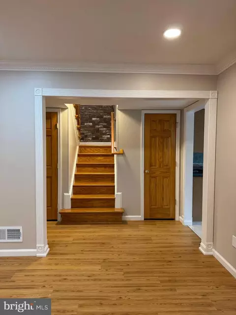 Entry Way - 5211 Southampton Dr, Springfield, VA 22151 photo 3 of 5