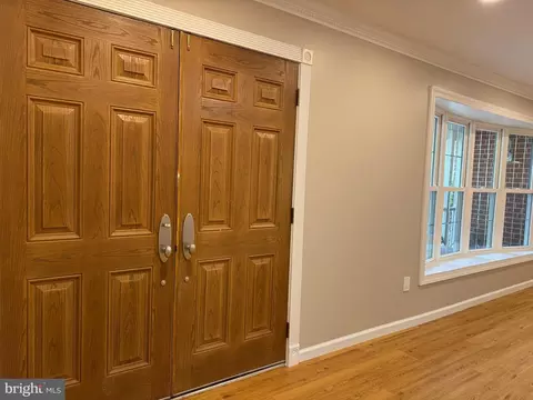 Entry Way - 5211 Southampton Dr, Springfield, VA 22151 photo 2 of 5