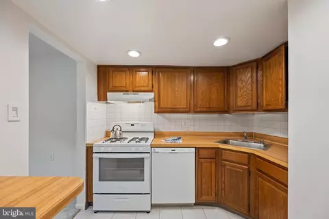 Kitchen - 1433 Northgate Sq #1A, Reston, VA 20190 photo 3 of 4