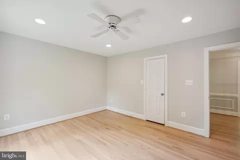 Bedroom - 6530 Heather Brook Ct, Mclean, VA 22101 photo 6 of 11