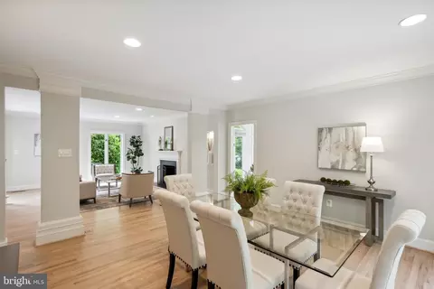 Dining - 6530 Heather Brook Ct, Mclean, VA 22101 photo 2 of 4