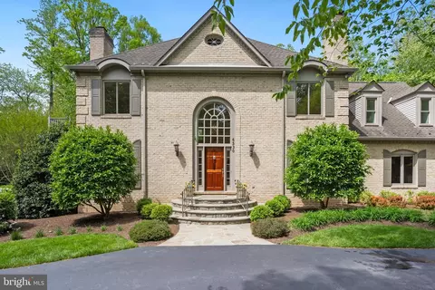 Exterior - 6530 Heather Brook Ct, Mclean, VA 22101 photo 2 of 22
