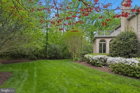 Exterior - 6530 Heather Brook Ct, Mclean, VA 22101 photo 17 of 22