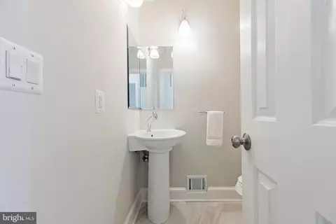 Entry Way - 6530 Heather Brook Ct, Mclean, VA 22101 photo 3 of 10