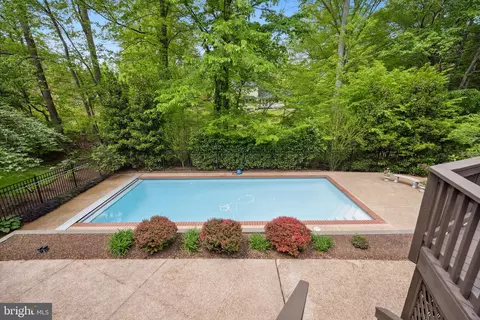 Exterior - 6530 Heather Brook Ct, Mclean, VA 22101 photo 7 of 22