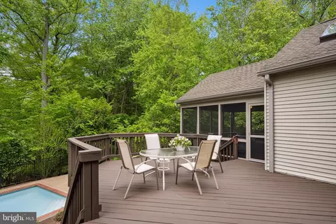 Exterior - 6530 Heather Brook Ct, Mclean, VA 22101 photo 6 of 22