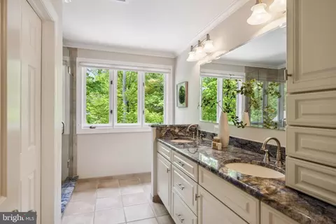 Bath - 6530 Heather Brook Ct, Mclean, VA 22101 photo 5 of 9