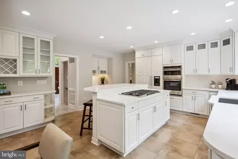 Kitchen - 6530 Heather Brook Ct, Mclean, VA 22101 photo 5 of 8