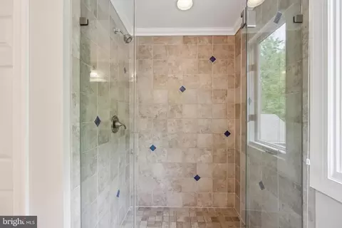 Bath - 6530 Heather Brook Ct, Mclean, VA 22101 photo 6 of 9