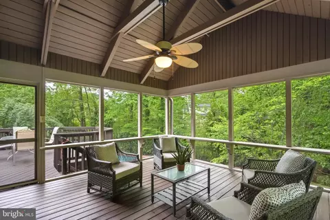 Exterior - 6530 Heather Brook Ct, Mclean, VA 22101 photo 4 of 22