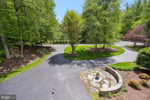 Exterior - 6530 Heather Brook Ct, Mclean, VA 22101 photo 12 of 22