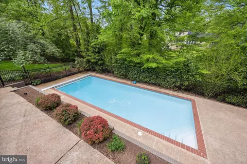 Exterior - 6530 Heather Brook Ct, Mclean, VA 22101 photo 8 of 22