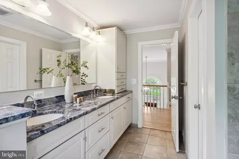 Bath - 6530 Heather Brook Ct, Mclean, VA 22101 photo 7 of 9