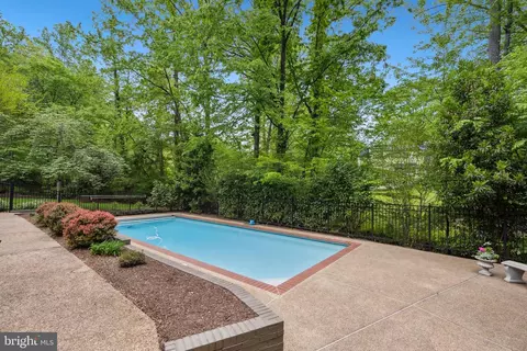 Exterior - 6530 Heather Brook Ct, Mclean, VA 22101 photo 21 of 22