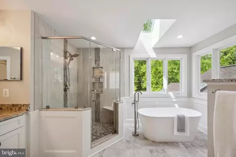 Bath - 6530 Heather Brook Ct, Mclean, VA 22101 photo 2 of 9