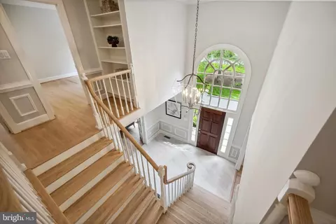 Entry Way - 6530 Heather Brook Ct, Mclean, VA 22101 photo 6 of 10