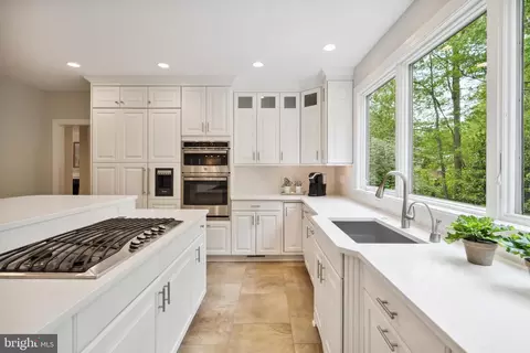 Kitchen - 6530 Heather Brook Ct, Mclean, VA 22101 photo 6 of 8