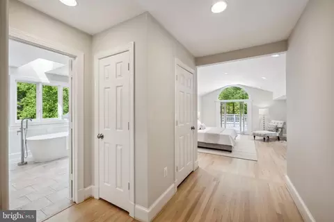 Entry Way - 6530 Heather Brook Ct, Mclean, VA 22101 photo 8 of 10