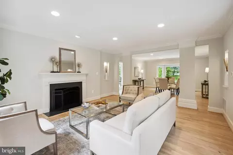 Living - 6530 Heather Brook Ct, Mclean, VA 22101 photo 1 of 6