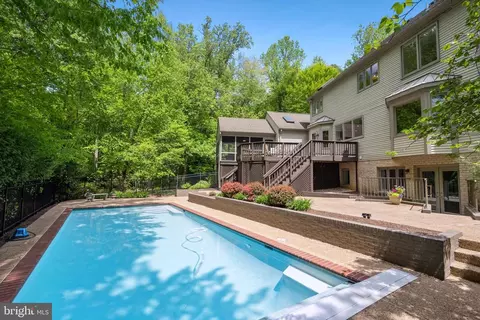 Exterior - 6530 Heather Brook Ct, Mclean, VA 22101 photo 19 of 22