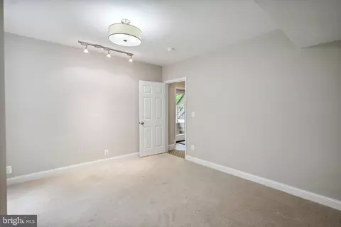 Bedroom - 6530 Heather Brook Ct, Mclean, VA 22101 photo 9 of 11