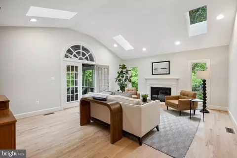 Living - 6530 Heather Brook Ct, Mclean, VA 22101 photo 4 of 6