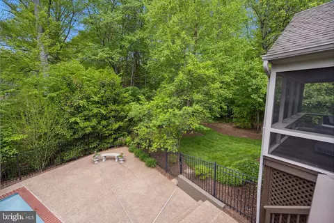 Exterior - 6530 Heather Brook Ct, Mclean, VA 22101 photo 9 of 22