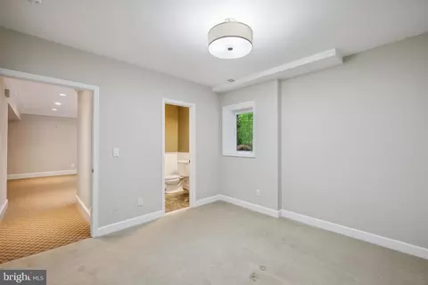 Bedroom - 6530 Heather Brook Ct, Mclean, VA 22101 photo 10 of 11
