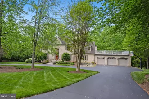 Exterior - 6530 Heather Brook Ct, Mclean, VA 22101 photo 14 of 22