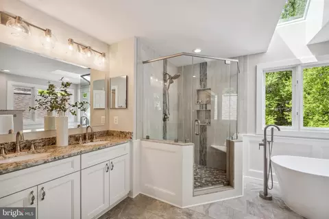 Bath - 6530 Heather Brook Ct, Mclean, VA 22101 photo 1 of 9