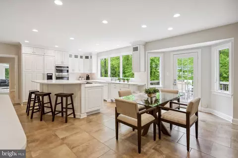Kitchen - 6530 Heather Brook Ct, Mclean, VA 22101 photo 7 of 8
