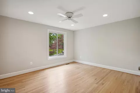 Bedroom - 6530 Heather Brook Ct, Mclean, VA 22101 photo 5 of 11