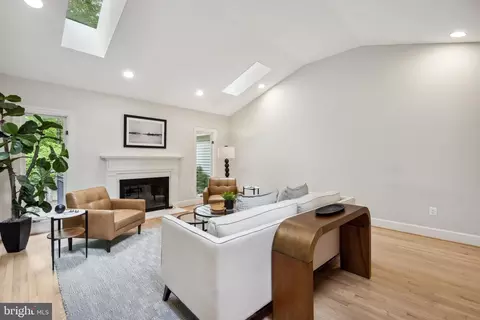 Living - 6530 Heather Brook Ct, Mclean, VA 22101 photo 5 of 6