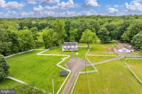View/Area - 13310 Compton Rd, Clifton, VA 20124 photo 4 of 9