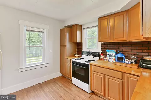 Kitchen - 13310 Compton Rd, Clifton, VA 20124 photo 7 of 8