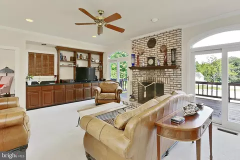 Living - 13310 Compton Rd, Clifton, VA 20124 photo 3 of 4