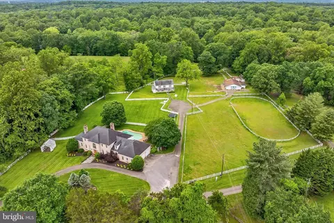 View/Area - 13310 Compton Rd, Clifton, VA 20124 photo 2 of 9