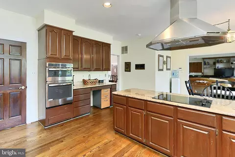 Kitchen - 13310 Compton Rd, Clifton, VA 20124 photo 5 of 8