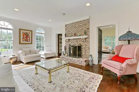 Living - 13310 Compton Rd, Clifton, VA 20124 photo 2 of 4