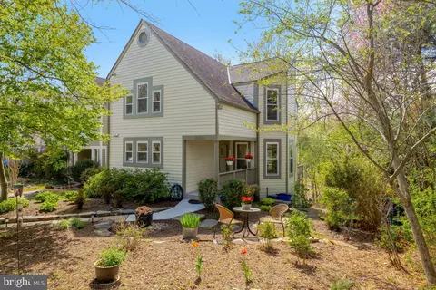 2050 Lake Audubon Ct, Reston, VA 20191
