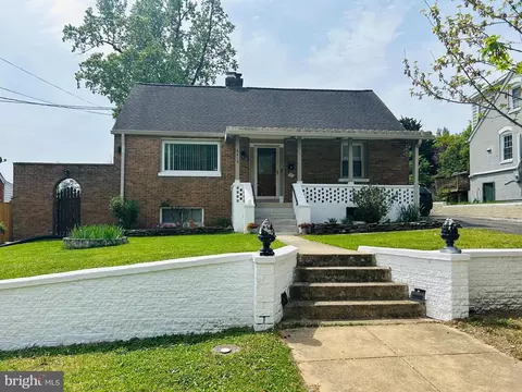 6813 Chestnut Ave, Falls Church, VA 22042