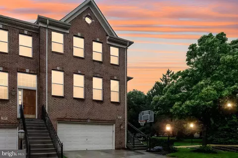 13963 James Cross St, Chantilly, VA 20151