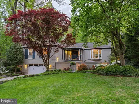 1605 Mason Hill Dr, Alexandria, VA 22307