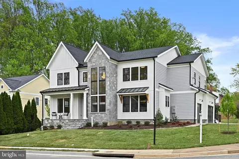 321 Broadleaf Dr NE, Vienna, VA 22180
