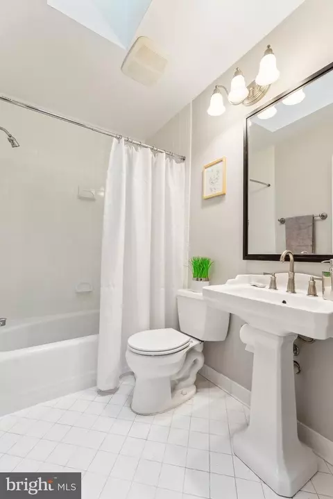 Bath - 7903 Old Falls Rd, Mclean, VA 22102 photo 7 of 9
