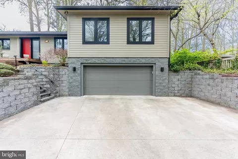 Exterior - 7903 Old Falls Rd, Mclean, VA 22102 photo 10 of 12