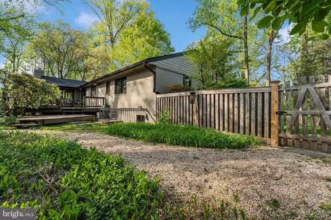 Exterior - 7903 Old Falls Rd, Mclean, VA 22102 photo 7 of 12